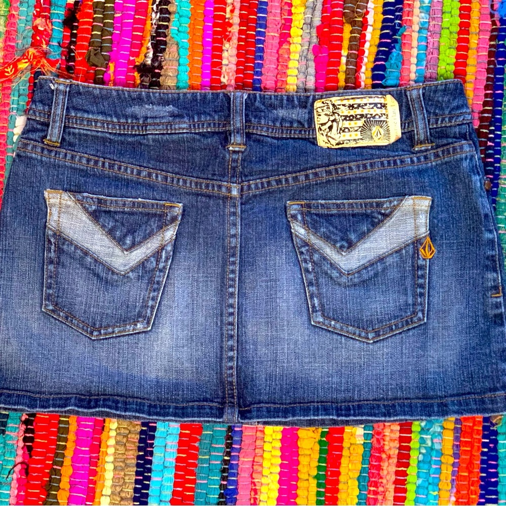 Y2K VOLCOM STONE denim mini skirt .